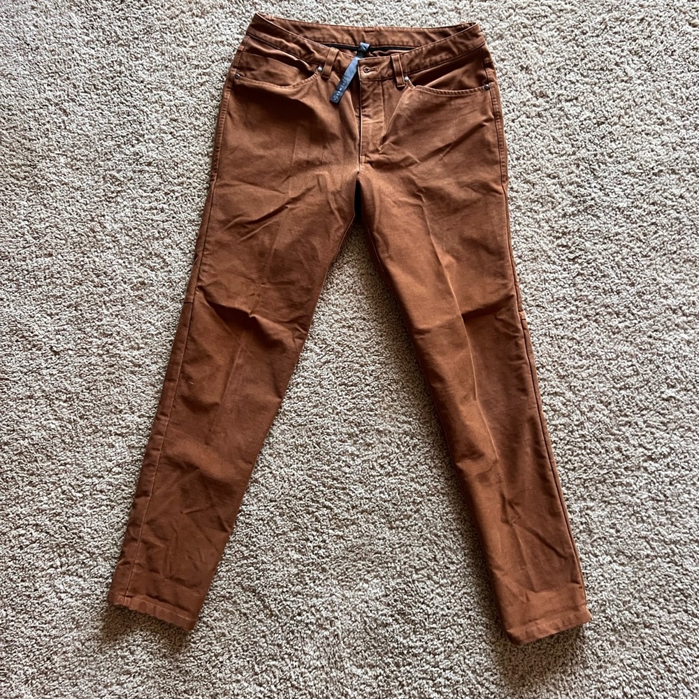 Men’s Lululemon Utilitech ABC slim fit pants.